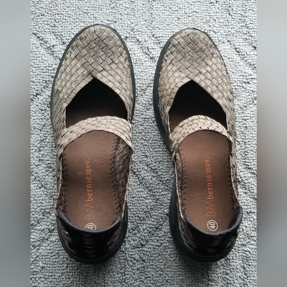 Bernie Mev. Lulia Bronze Wedge Mary Jane Womens Shoes Sz 40